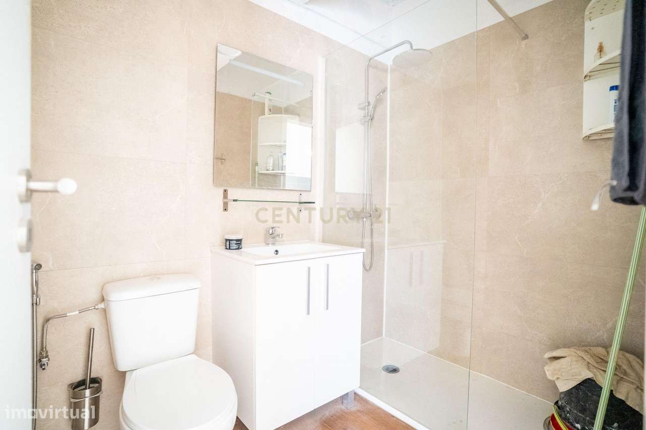 Apartamento T2 em remodelação | Casal de São Brás | Amadora-9
