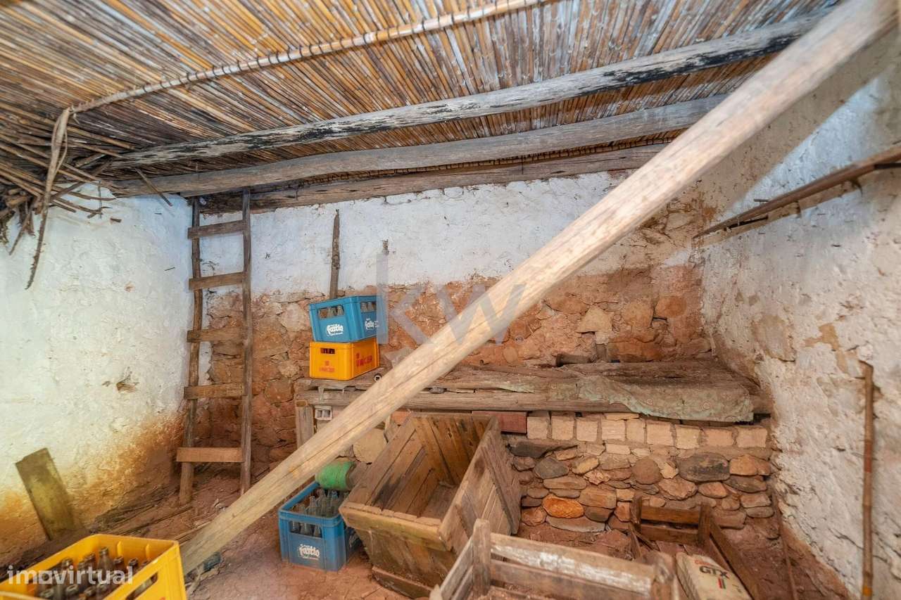 Moradia para recuperar com terreno de  25.000 m2 | Penedos Altos| Loul - Grande imagem: 5/57