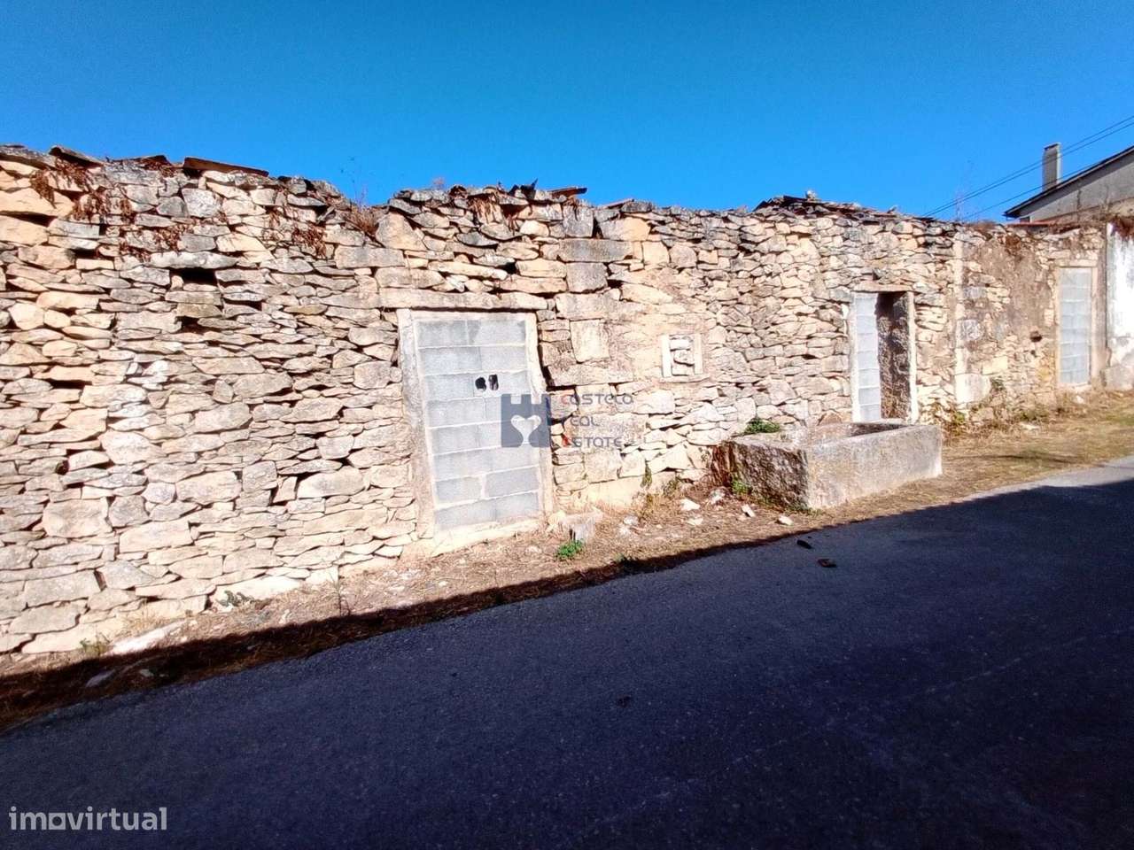 Moradia em ruina com terreno em Maxieira-21