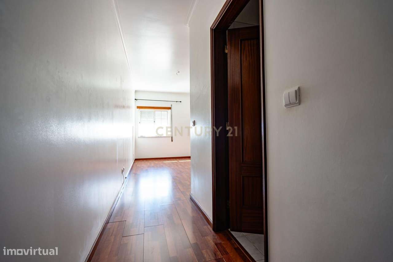 Apartamento T3 com elevador e garagem no centro da Lousã-11