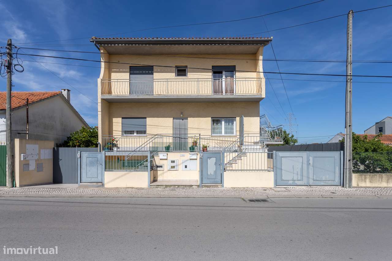 Andar de moradia T3 com terraço e cave muito espaçosa-34