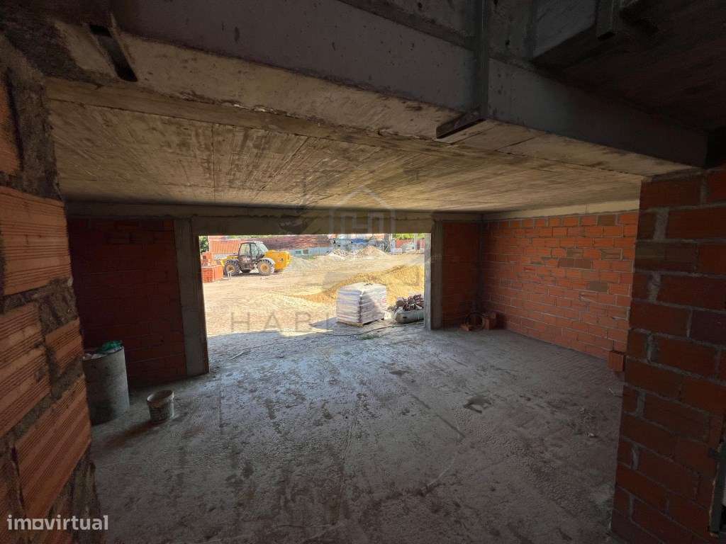 Moradia moderna com piscina, Suites e acabamentos de alta qualidade - Grande imagem: 5/33