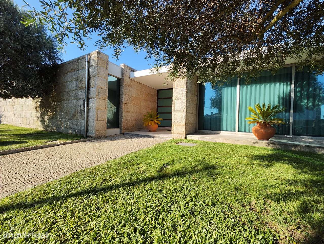 Vende-se moradia de luxo-8