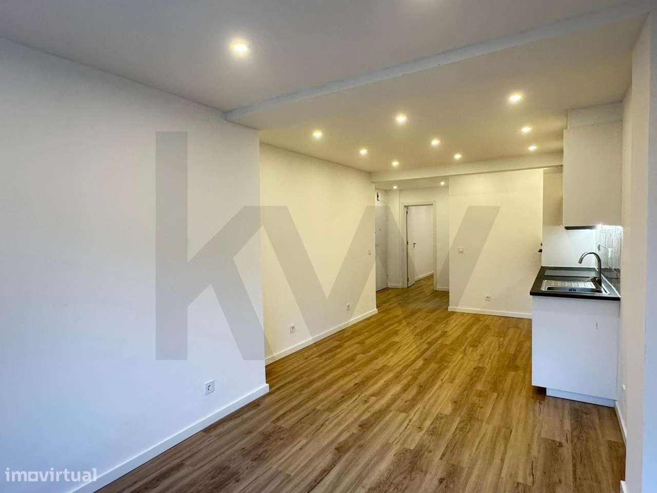 T2 com Pátio Privativo nas Mercês – O Seu Refúgio ao Ar Livre-5