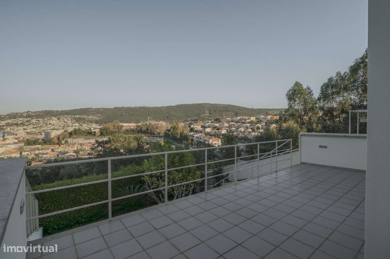 Moradia T4 com jardim e garagem dupla a 6 min do centro de Braga-29