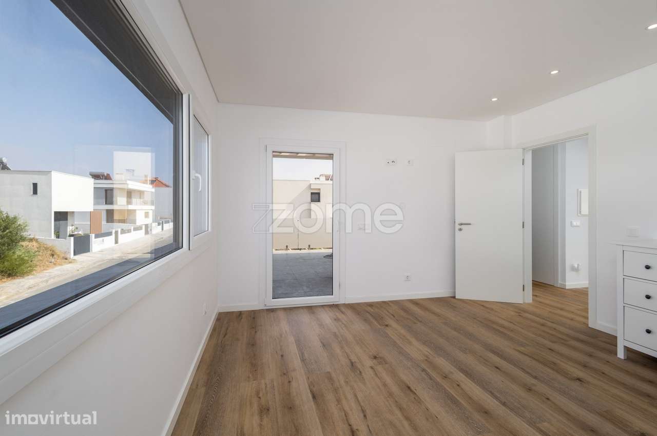 Moradia T3 com piscina na Sobreda-21