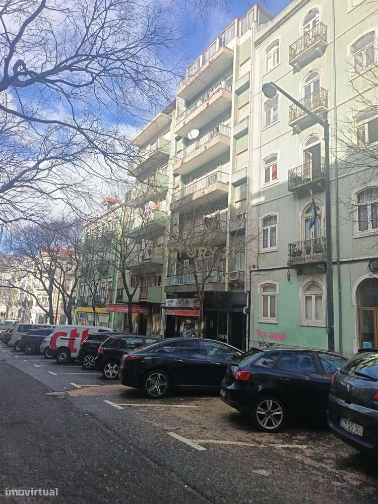 Apartamento T4 para Remodelação Total em Arroios – Rua Pascoal de Melo-7