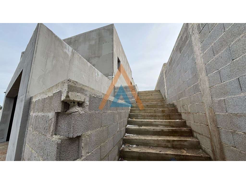 Moradia - T3 + 1 - Grande imagem: 2/29