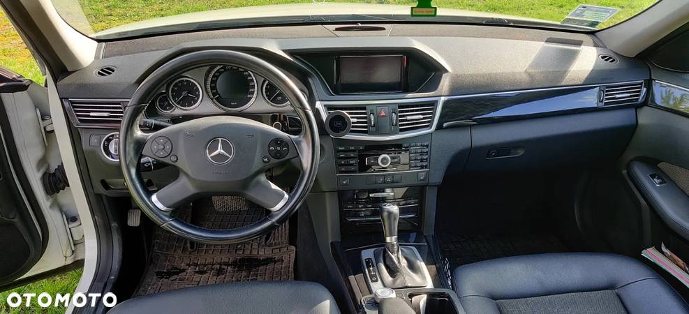 Mercedes-Benz Klasa E 250 CGI BlueEffICIENCY Avantgarde - 13