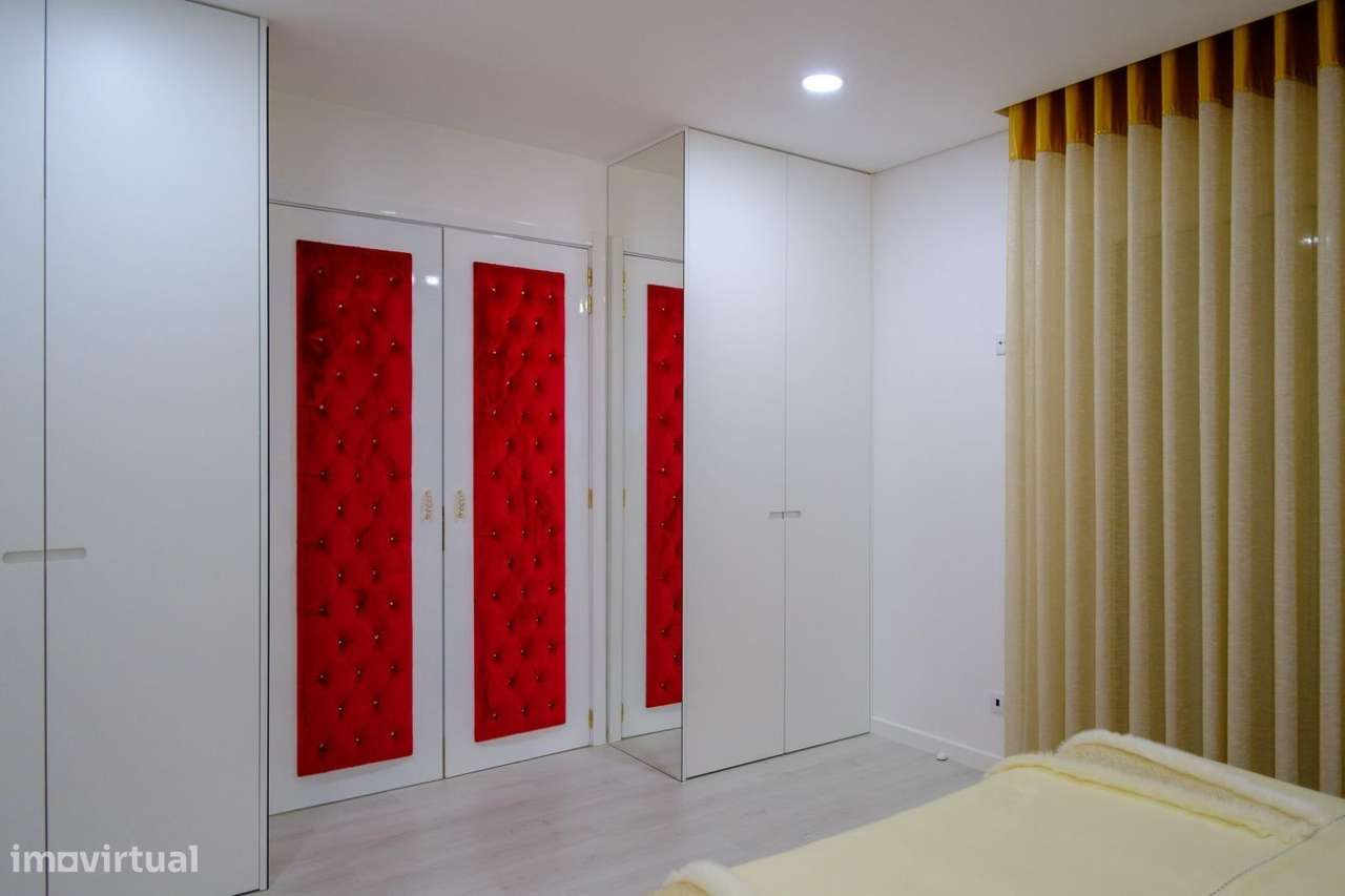 Moradia T4 com Piscina e Jardim na Aroeira, Almada-28