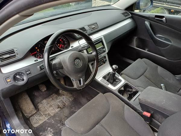 Volkswagen Passat 1.6 TDI DPF BlueMot Comfortline - 6