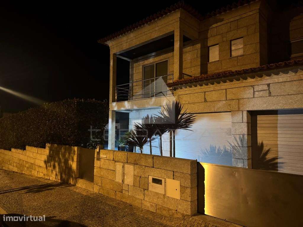 MORADIA V4 COM PISCINA - VILA NOVA DE FAMALICÃO-33