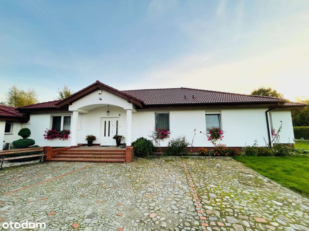 Duży dom 274 m2 z pięknym ogrodem i stawem -Słone , Zielona Góra-0