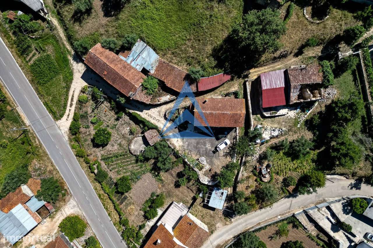 Moradia T3 com enorme potencial e vista panorâmica sobre a serra –...-8