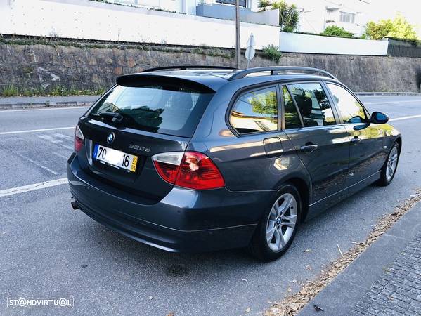 BMW 320 d Touring Exclusive - 24