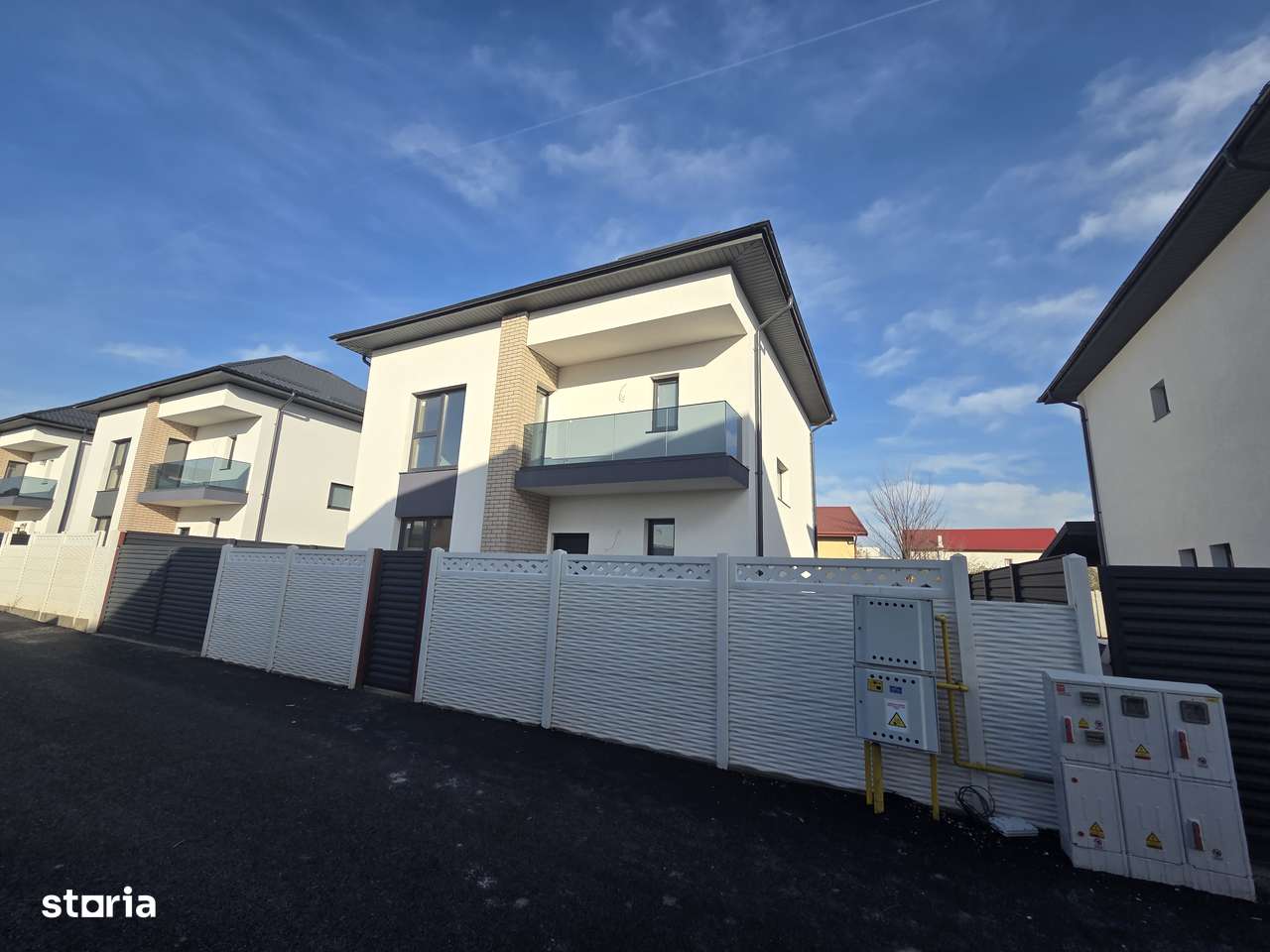 Vila single 4 camere-200 mp utili-Teren 400 mp-Parc Ghidigeni-Finisata - Imagine principală: 2/20