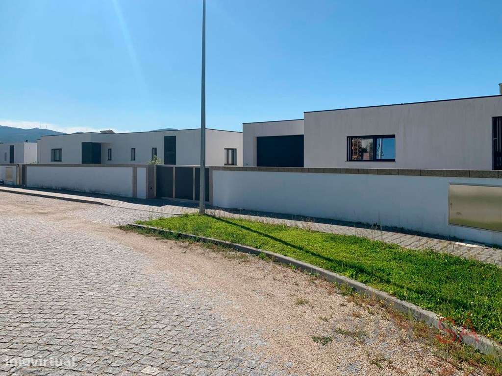 Moradia T3 nova individual térrea com jardim e excelentes áreas em ... - Grande imagem: 4/12