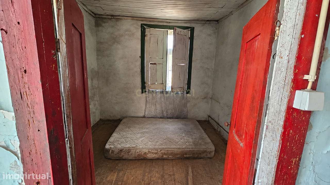 Moradia para recuperação + terreno com 1089m2 com viabilidade de const-19