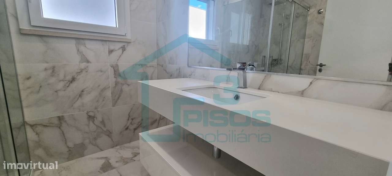 Moradia V4+1 com piscina - Costa da Caparica - Almada-30