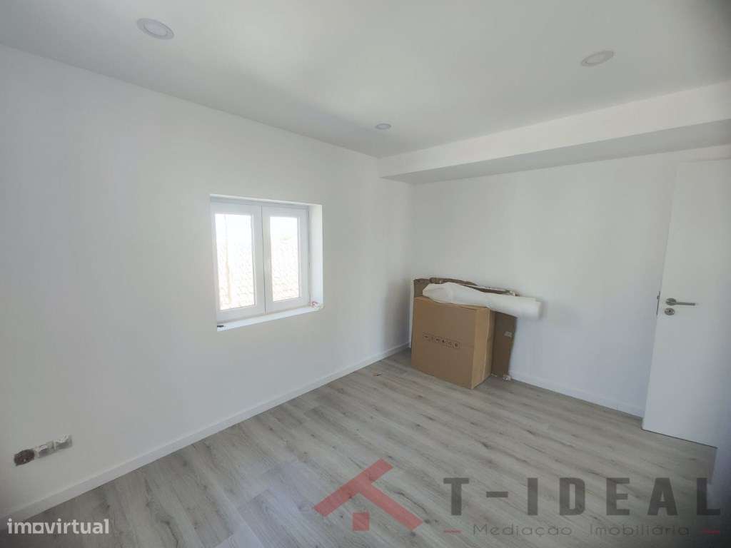 Moradia T3 Renovada com Espaço Exterior-9