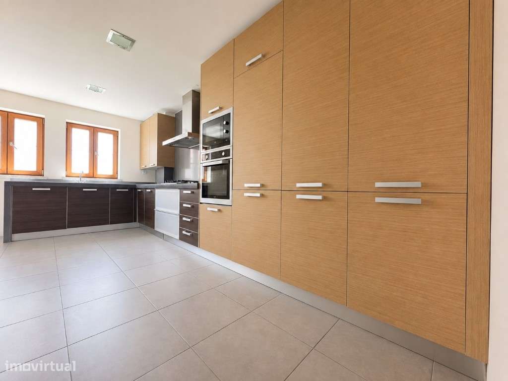 T2 na Quinta da Beloura | 2 Suítes | Garagem | Piscina | Elevador-26