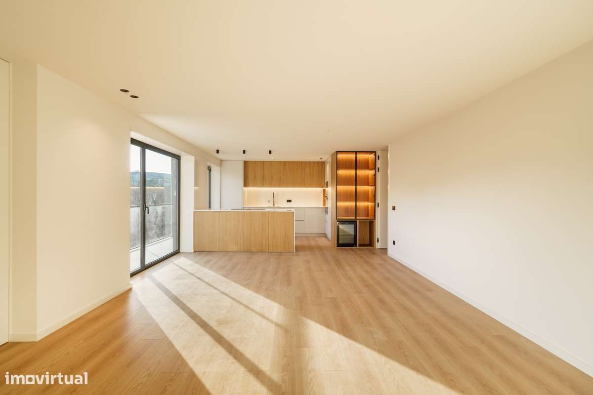 Apartamento T3 Novo com Vistas & Varanda-7