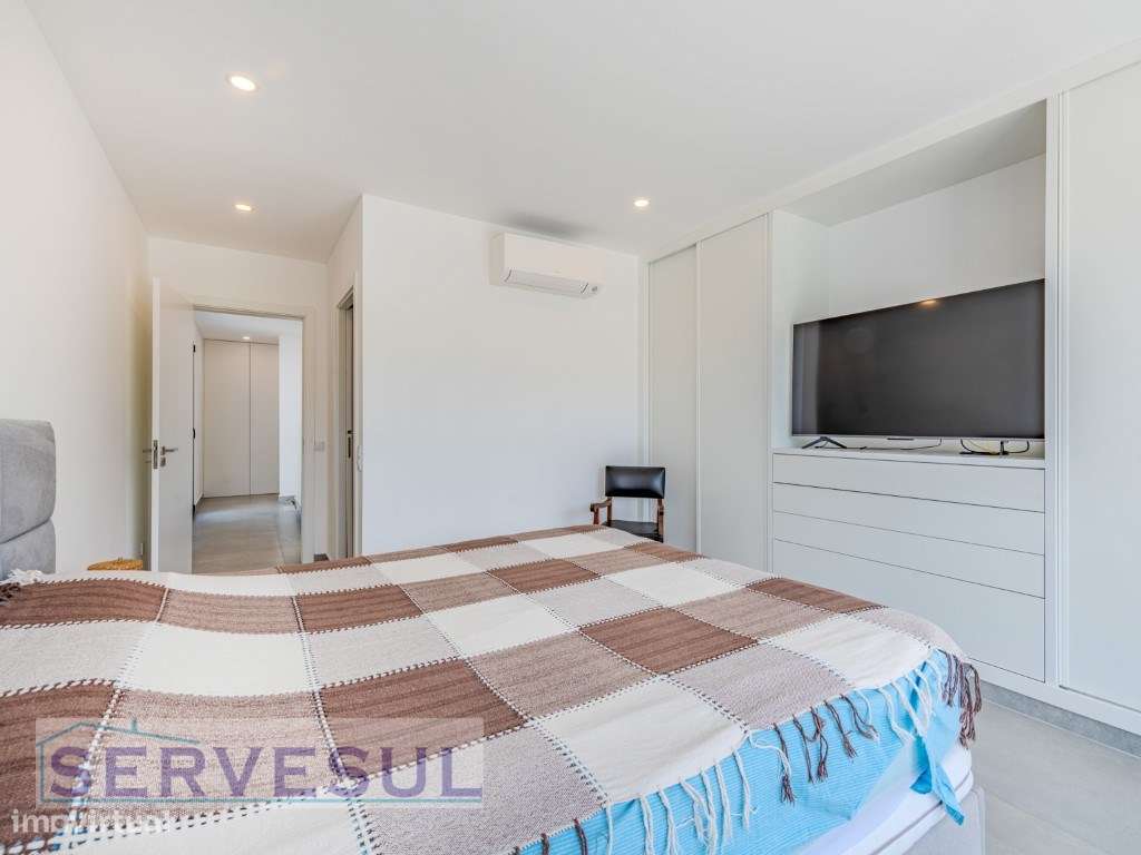 Moradia Moderna Geminada composta por 4 quartos e piscina privada, ...-31