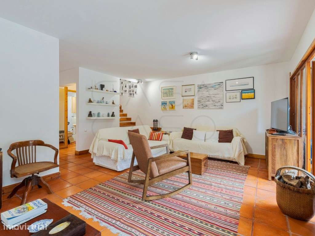 Moradia em Banda T2 com Jardim e Cave - Remodelada, com Potencial p... - Grande imagem: 4/17