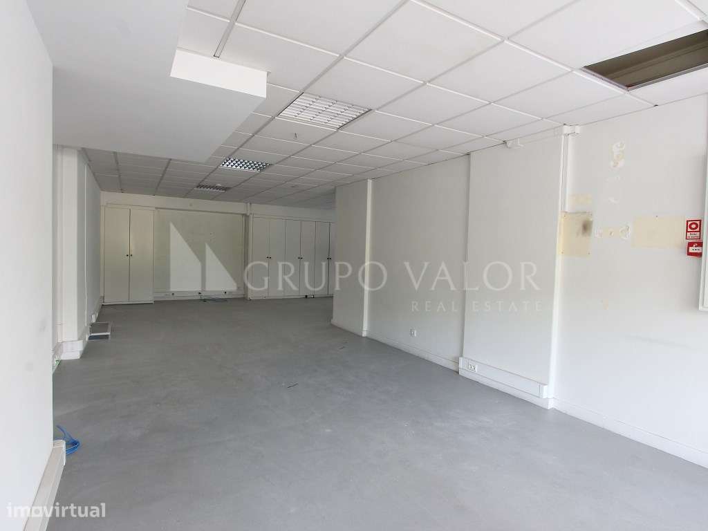 Loja 114m2, com duas montras, em Benfica - Grande imagem: 4/21