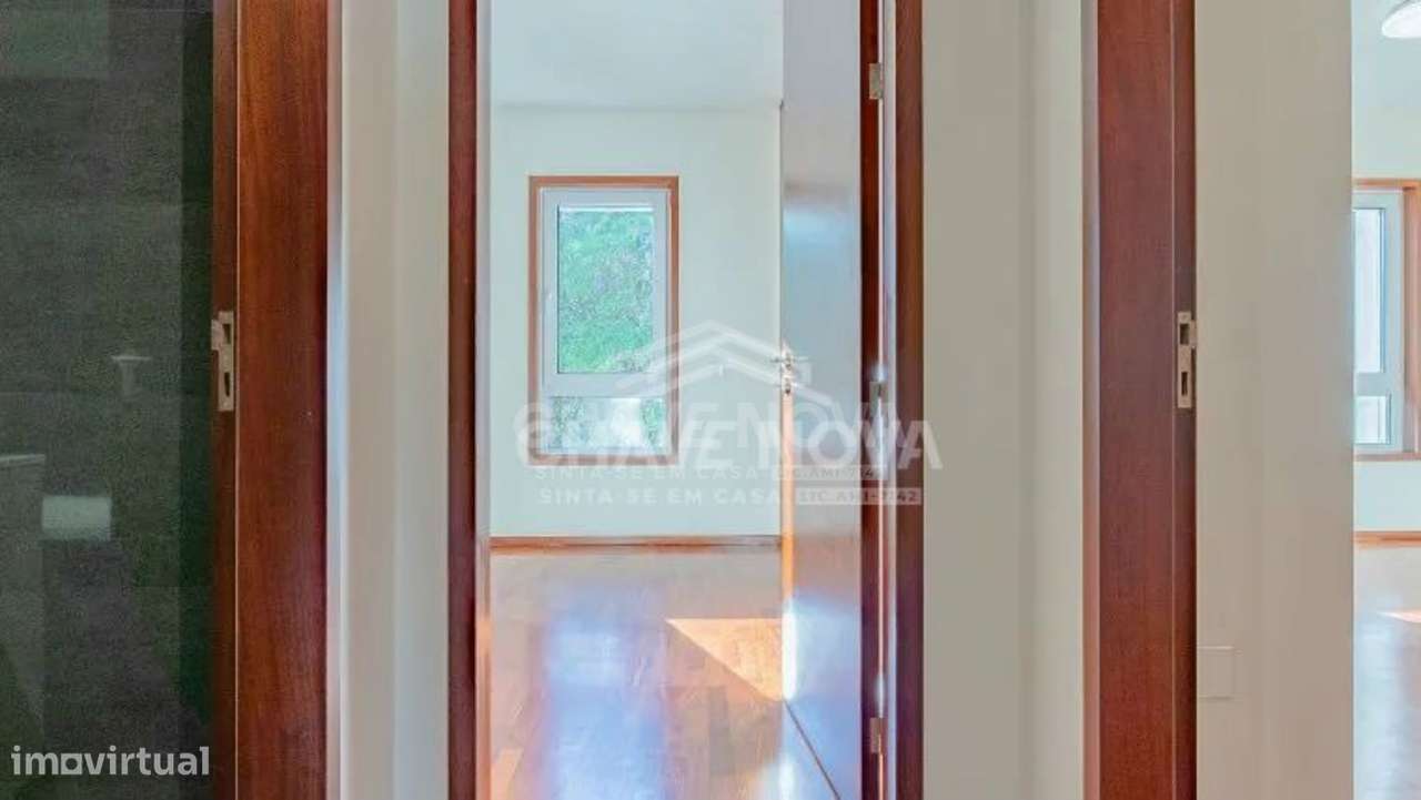 Apartamento T2 Praça das Flores, Porto-13