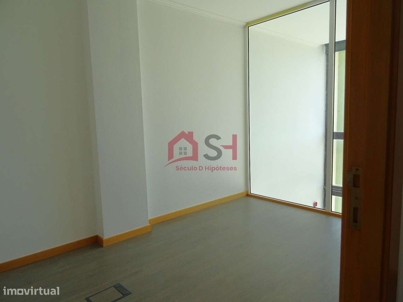 *Loja para Comercio e Serviços– Peniche*-10