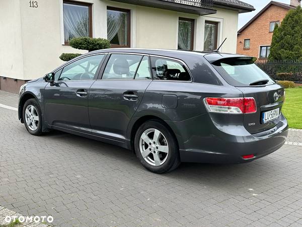 Toyota Avensis Combi 1.6 - 6