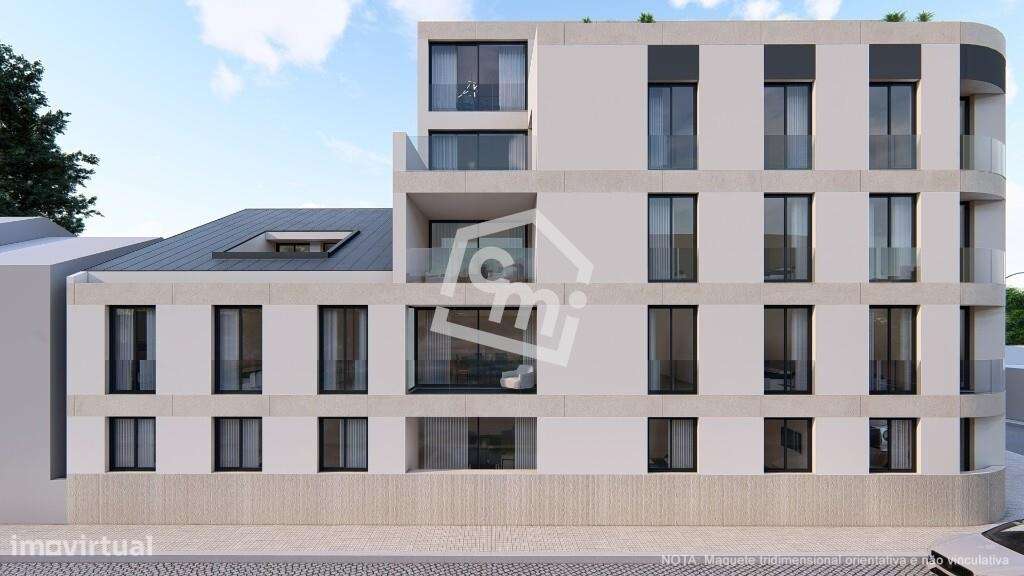 T2 Novo junto à principal estação de metro da Senhora da Hora com vara-15