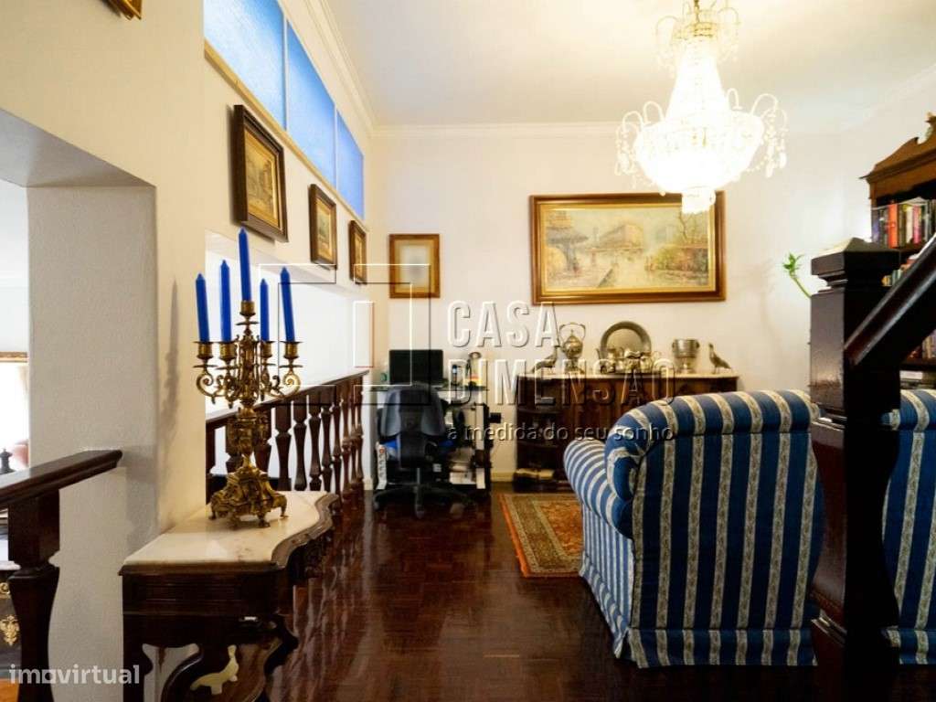 Moradia em bom estado de conservação, com grande potencial!!-7