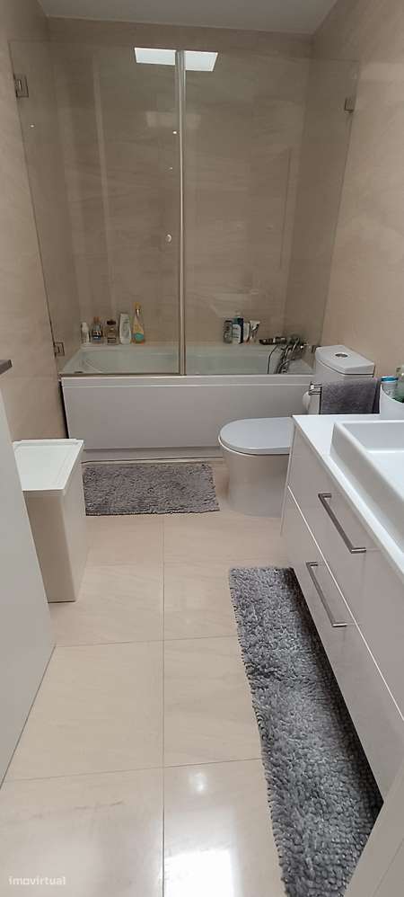 Moradia T5 de Luxo com Piscina e Garagem-25