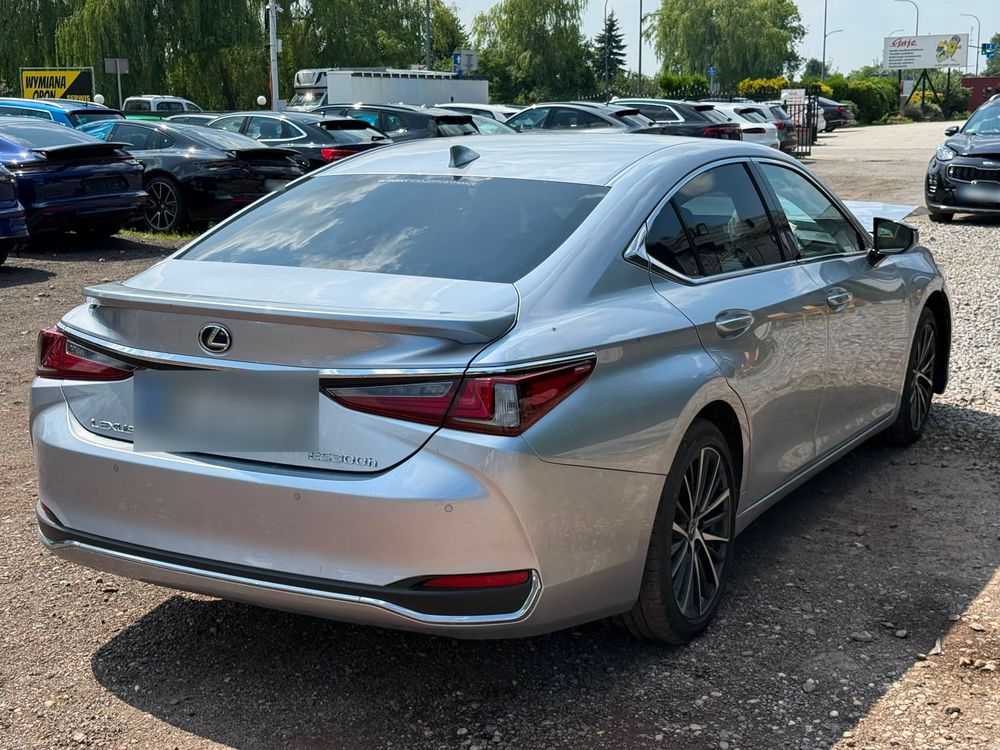 Lexus ES 300h Omotenashi 2024