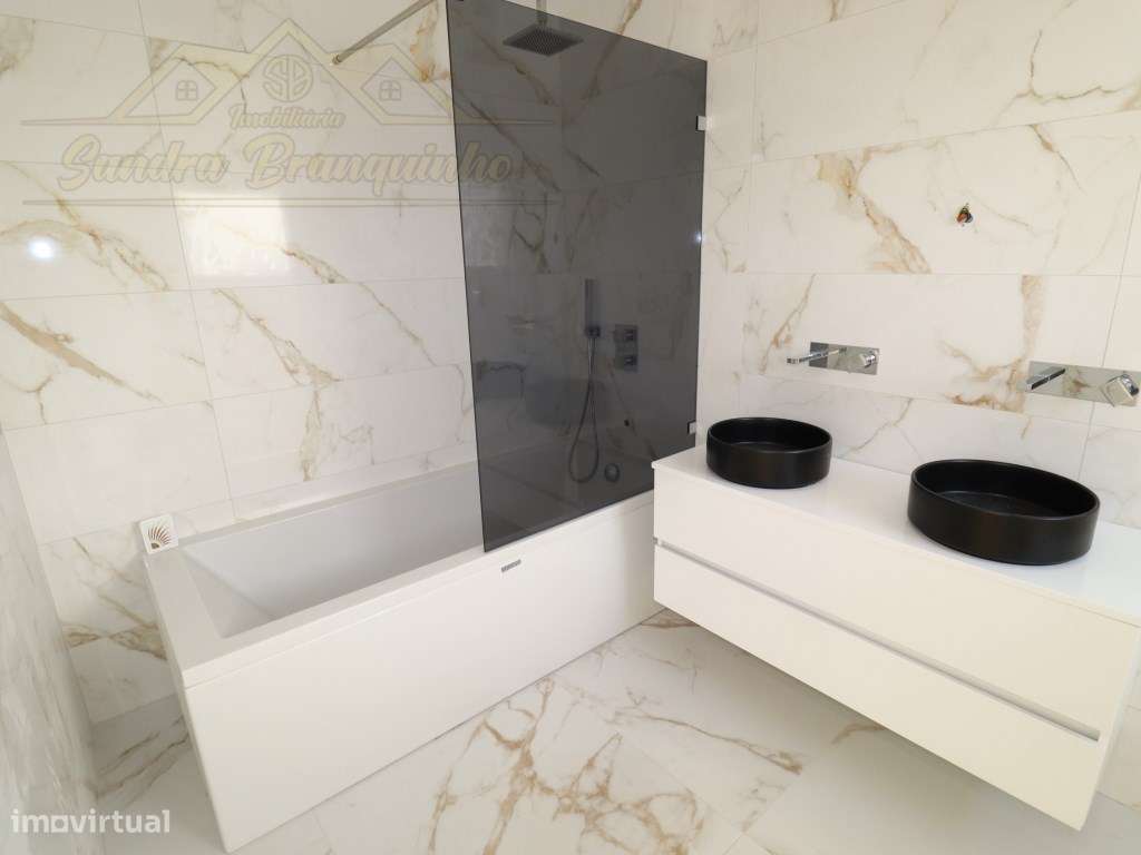 Moradia T5(NOVA) com Piscina-34