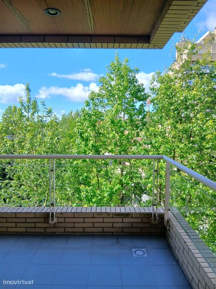 Apartamento T3 com Varanda junto à Praça do Império – Foz do Douro-9
