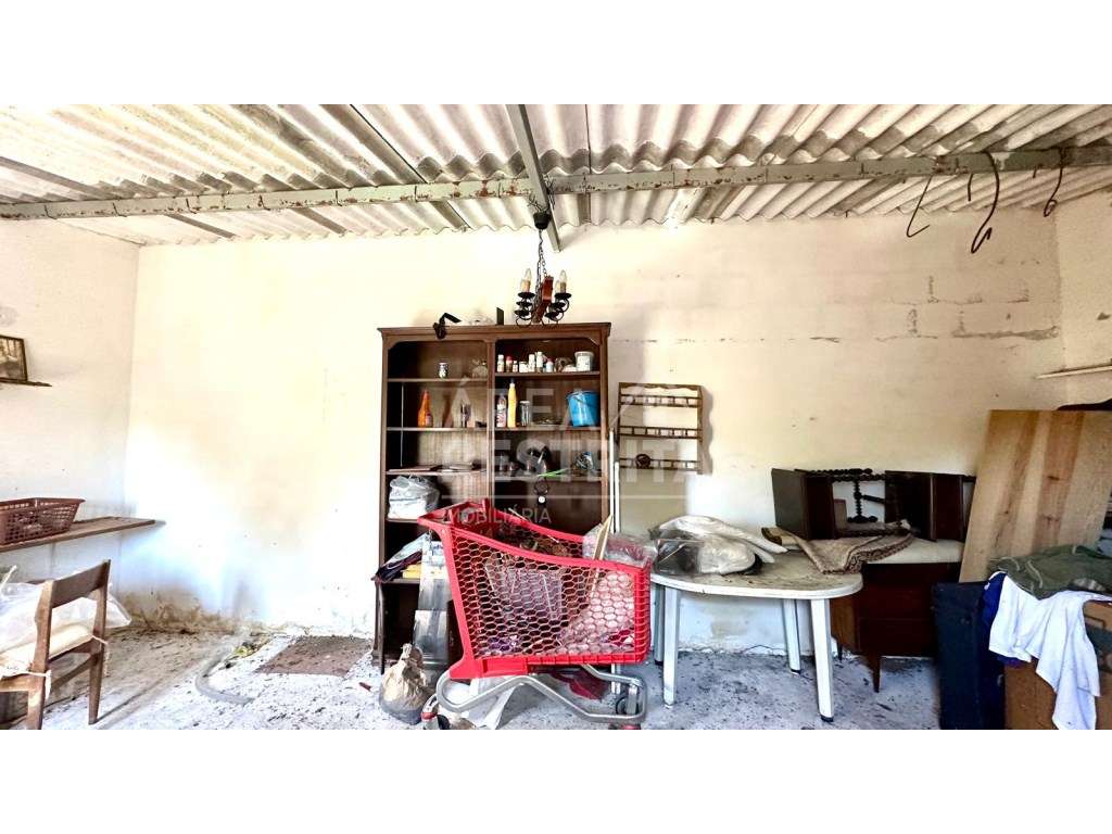 Moradia T3 em Banda - Churrasqueira, anexo e potencial para piscina...-36