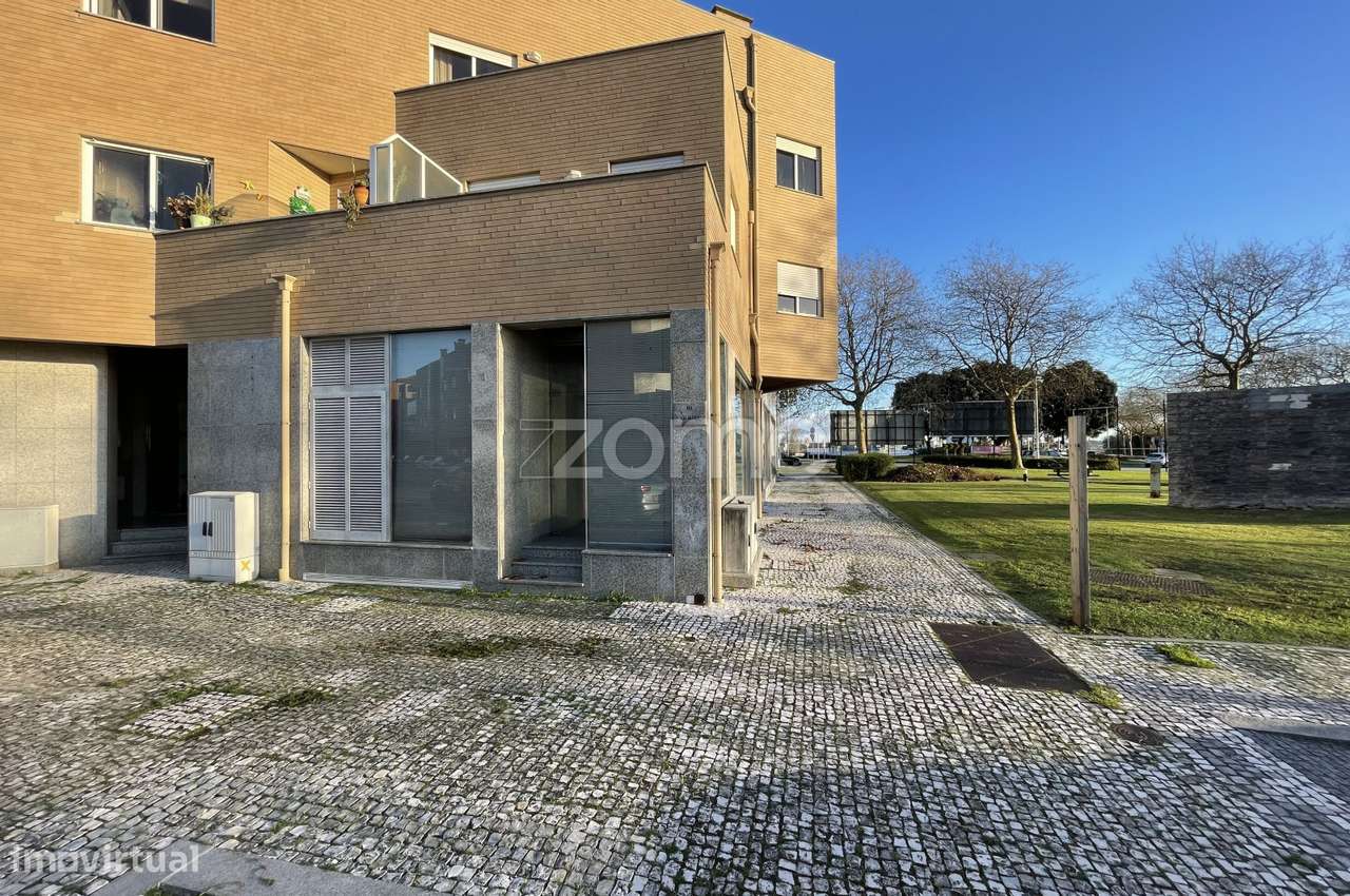 Loja de gaveto na Entrada Sul de Esposende | Visibilidade máxima - Grande imagem: 3/25