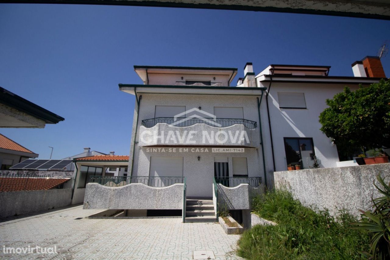 Moradia Isolada V3 em Arcozelo (1500m da Praia Aguda)