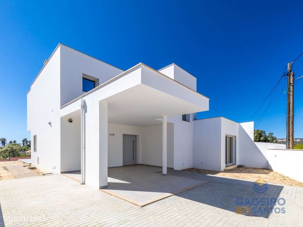 Moradia T4 com piscina, nova e pronta a habitar a 4 km da baía de S...-9