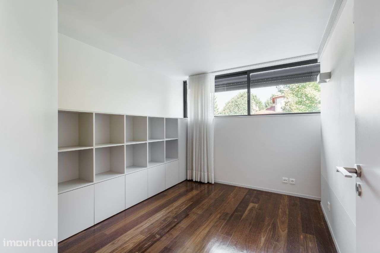 Penthouse Luxuosa com Piscina e Vistas 360º no Coração de Braga-25