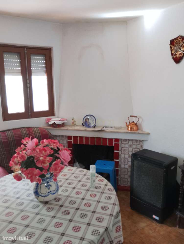 Moradia T2 nas Cortes do Meio - Covilhã - Grande imagem: 3/36