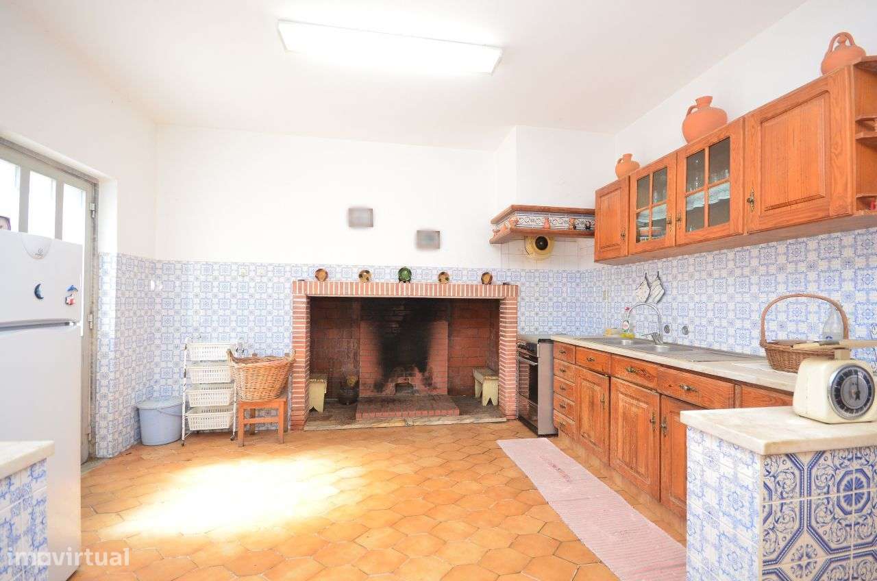 Moradia T5 inserida em terreno de 2.836 m2 - Grande imagem: 5/33