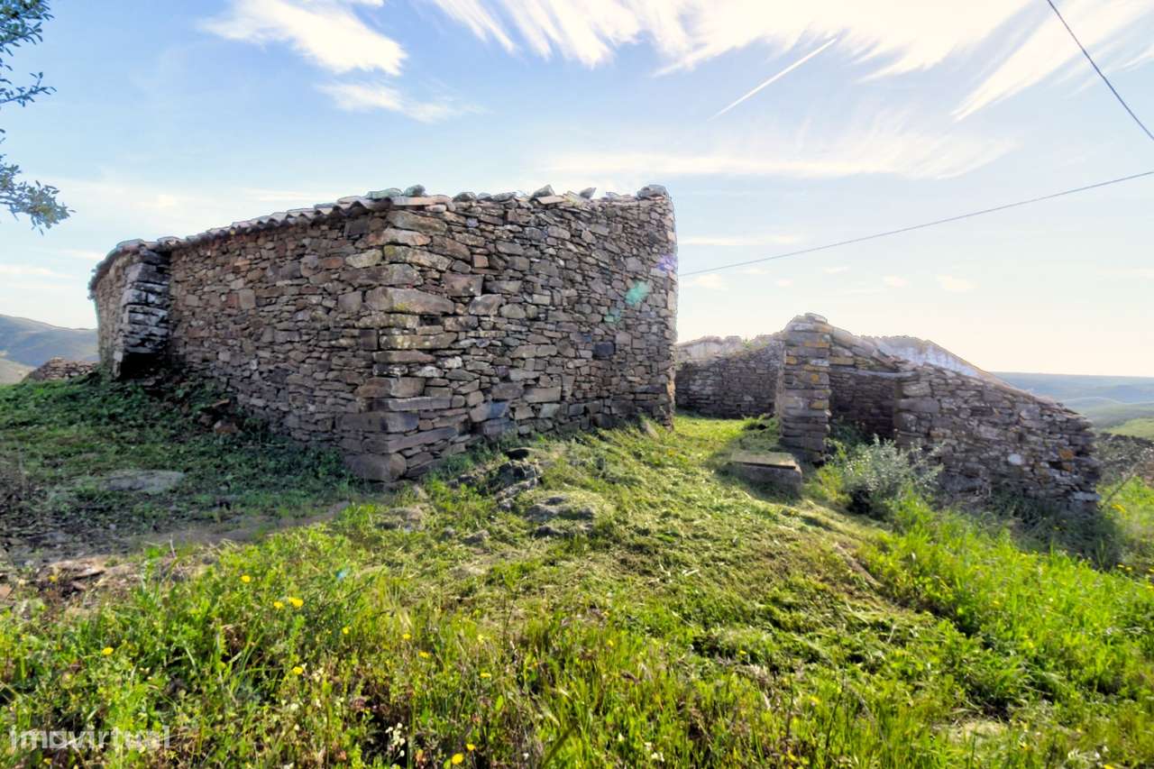 Moradia T4 para Recuperar, zona Alta na Serra de Tavira-18