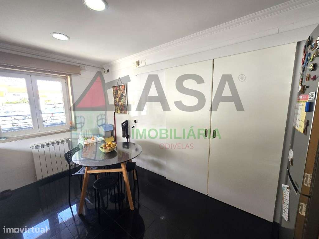 Moradia T4 com Terraço e Vista Desafogada em Loures-12