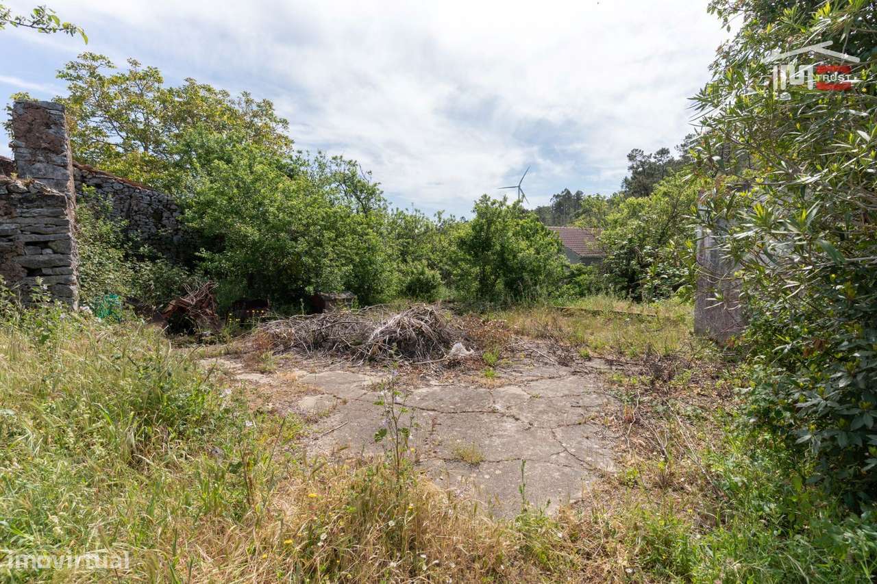 Moradia T3 para reconstrução em Crespos, S. Mamede-17