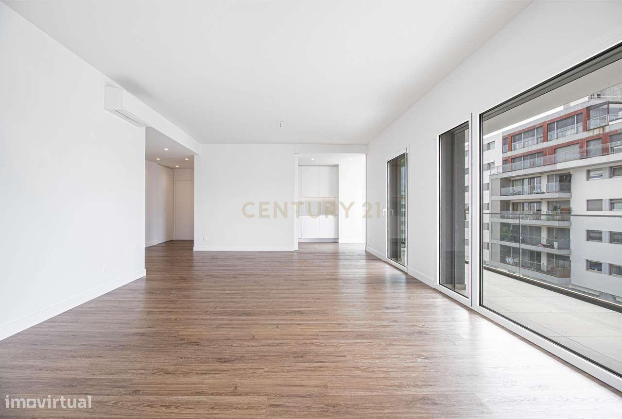 Apartamento T4 em Condomínio com Piscina e Garagem - Grande imagem: 2/37