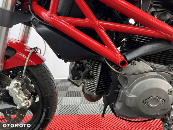 Ducati Monster - 36